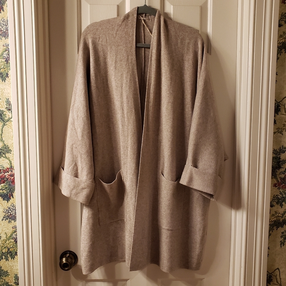 NWT! ITALIAN IMPORT Chic Beige Open Cardigan with Pockets